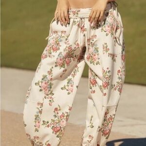New Comfy Cute Anthropologie Cream Floral Joggers